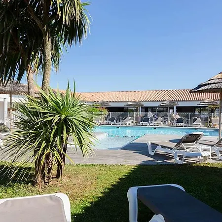 Отель Petit Dej Ille De Re